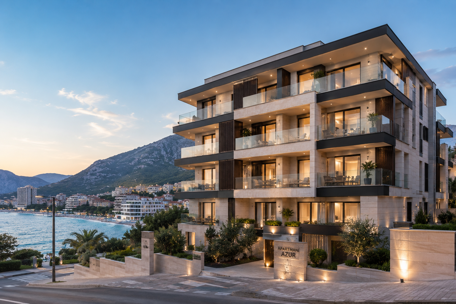 Apartmani Azur u Bečićima, objekat sa terasama okrenutim moru